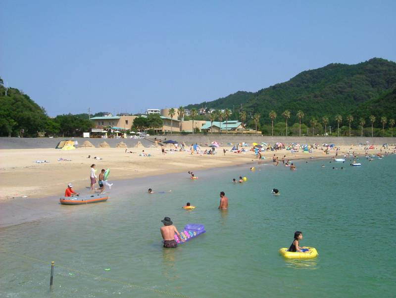 目の前の【城ノ浜海水浴場】