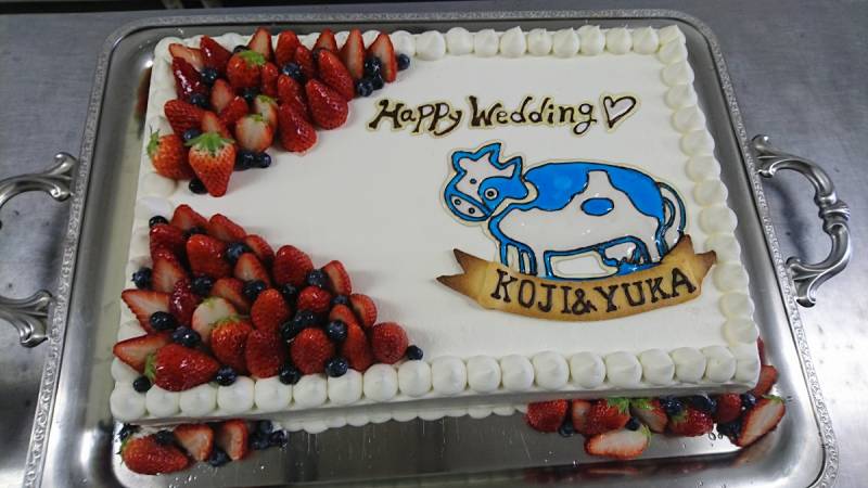 新婦様デザインのウェディングケーキです。