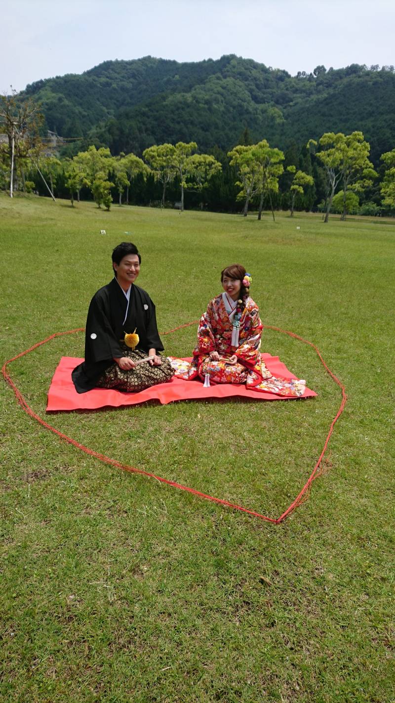赤い糸のハートで囲んで。