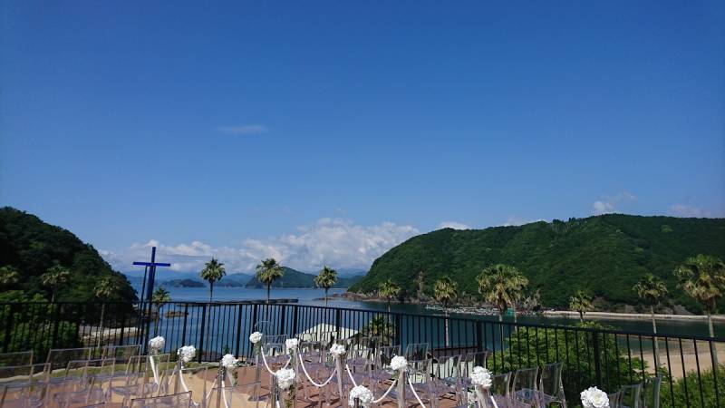 この晴天！！なんと前日は雷雨だったんです。神様がお二人を祝福していますね。