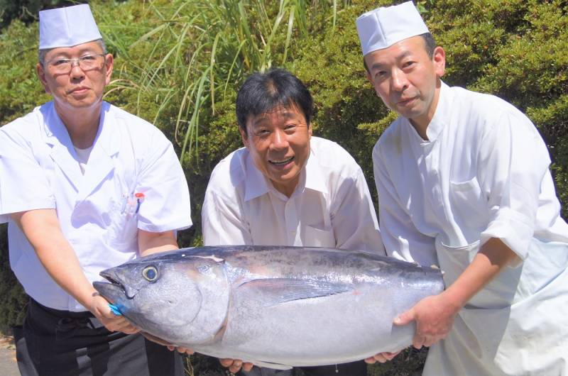 3人がかりで。