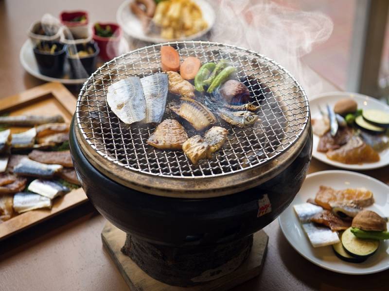 お席で焼きながら食べる干物は絶品！