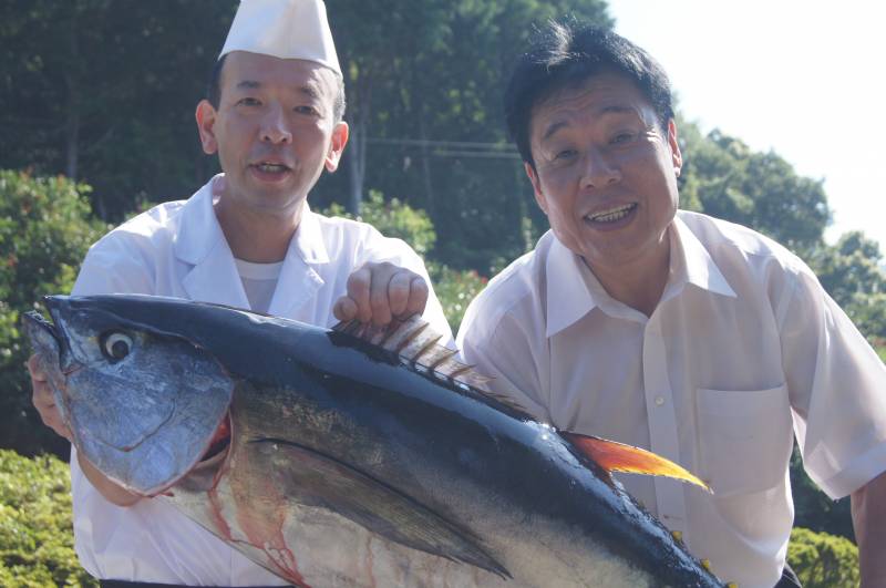 2人で持ち上げるのきつそうですね。