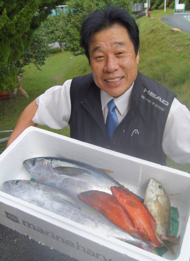 紀伊長島港から帰ってきたばかりの中西総料理長